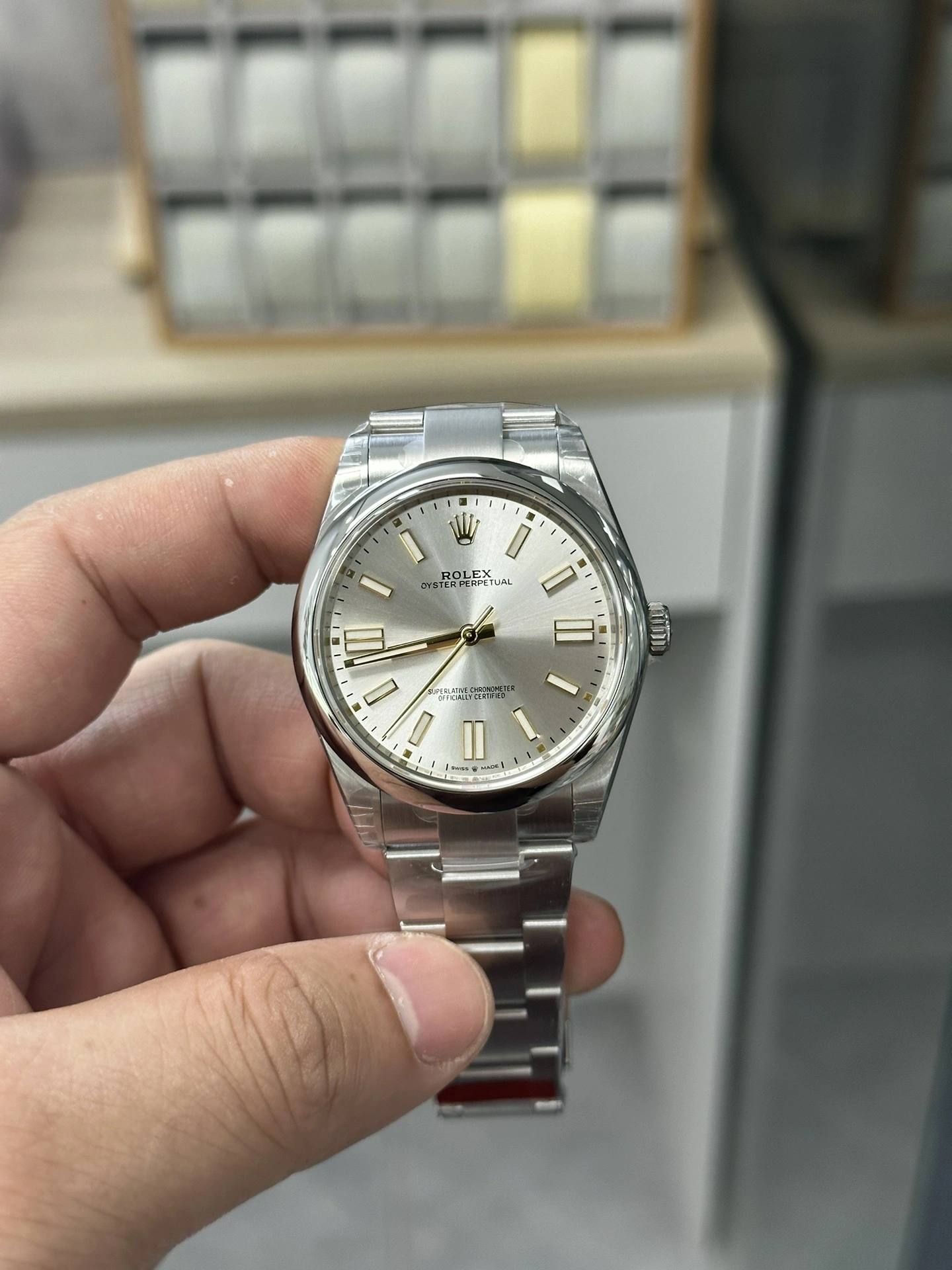 WeatherProof CBD Factory Rolex Oyster Perpetual 41mm Silver Sunburst Dial (Gold Accents) Smooth Bezel Oyster Bracelet (124300) 1:1 Super Clone – DD3230 Movement 169