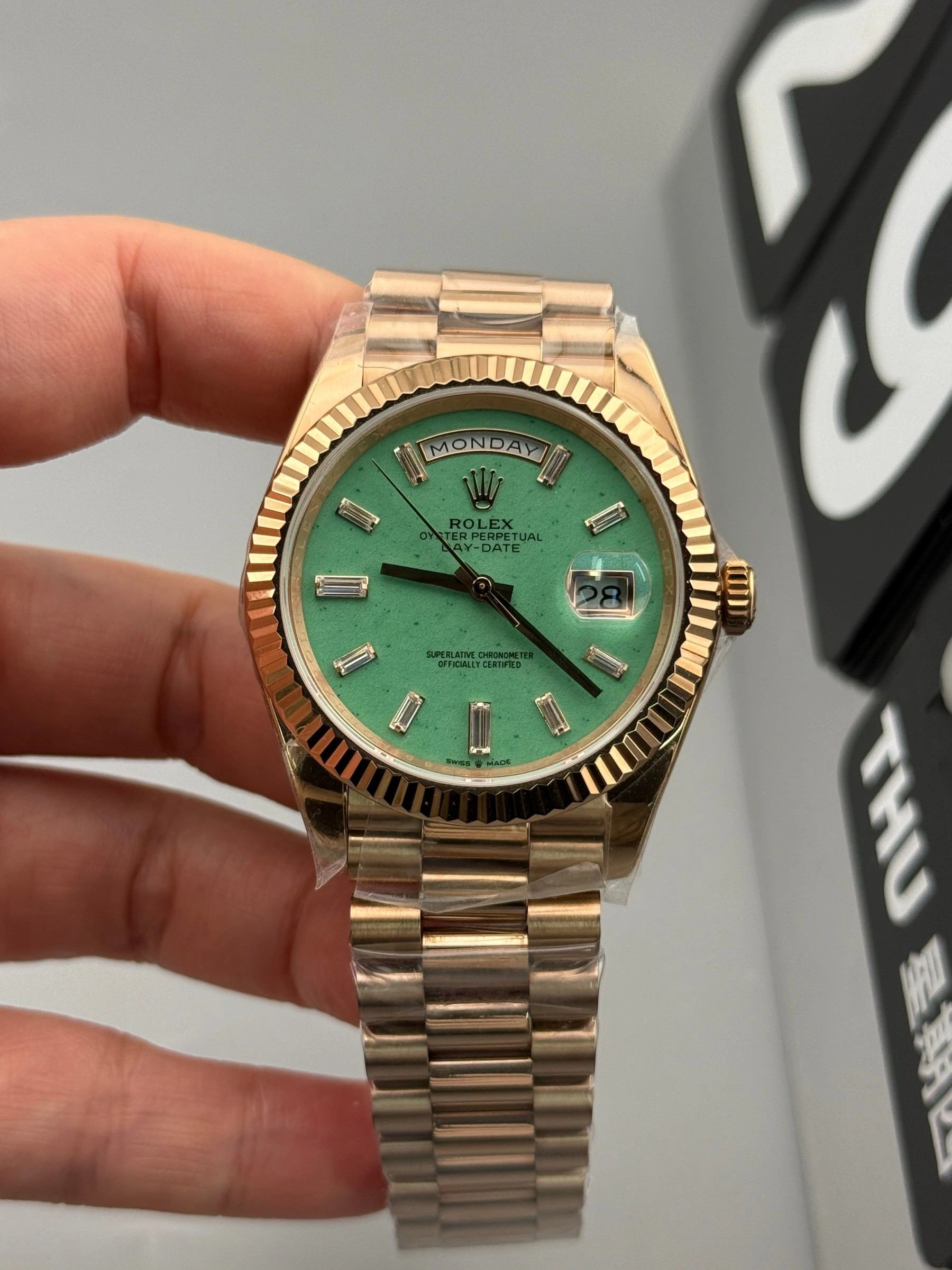 CBD Factory Rolex Day-Date Yellow Gold Green Baguette Diamond Dial (139000) 1:1 Super Clone – DD3255 Movement Fashionable 120