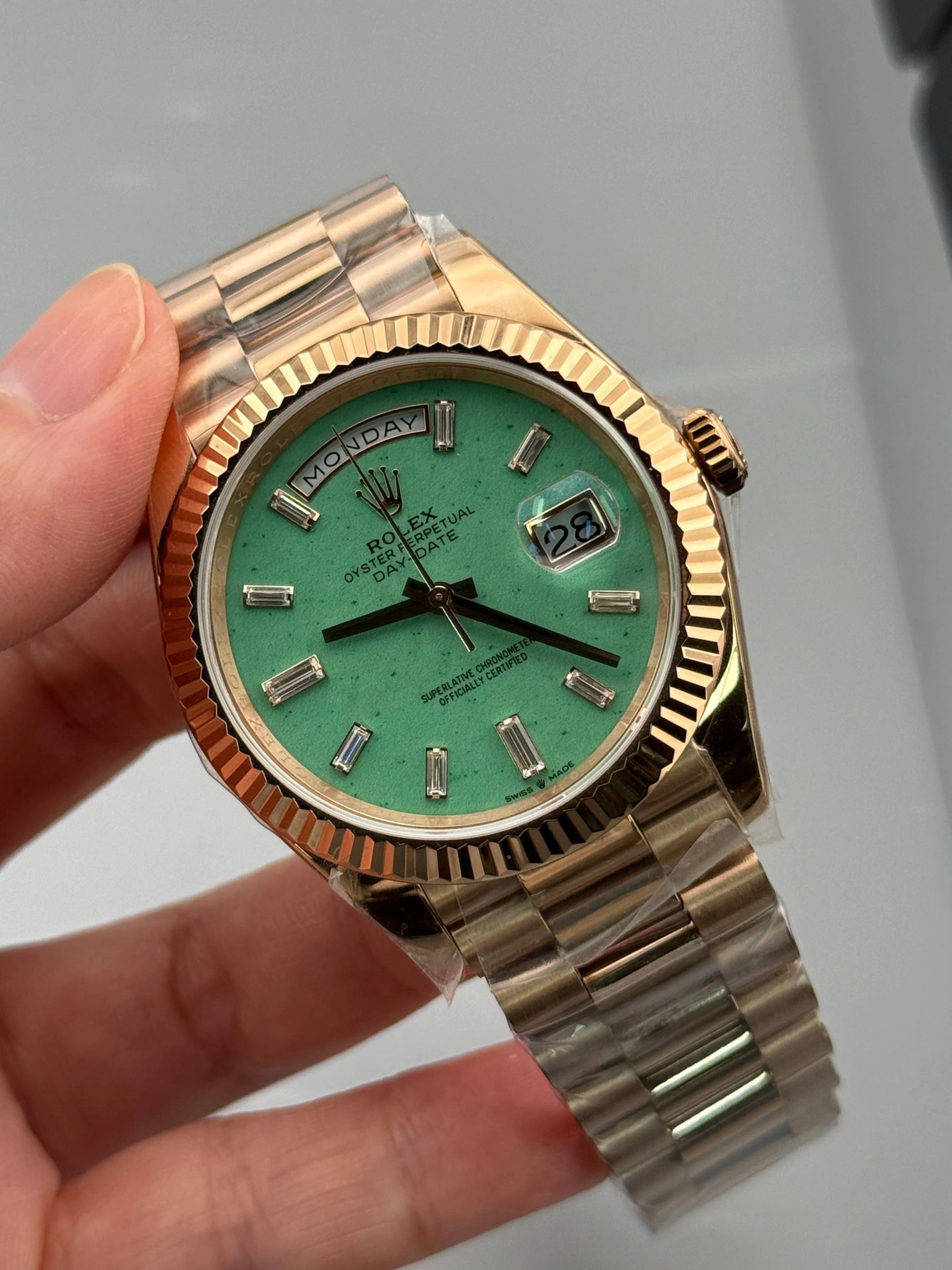 CBD Factory Rolex Day-Date Yellow Gold Green Baguette Diamond Dial (139000) 1:1 Super Clone – DD3255 Movement Fashionable 120