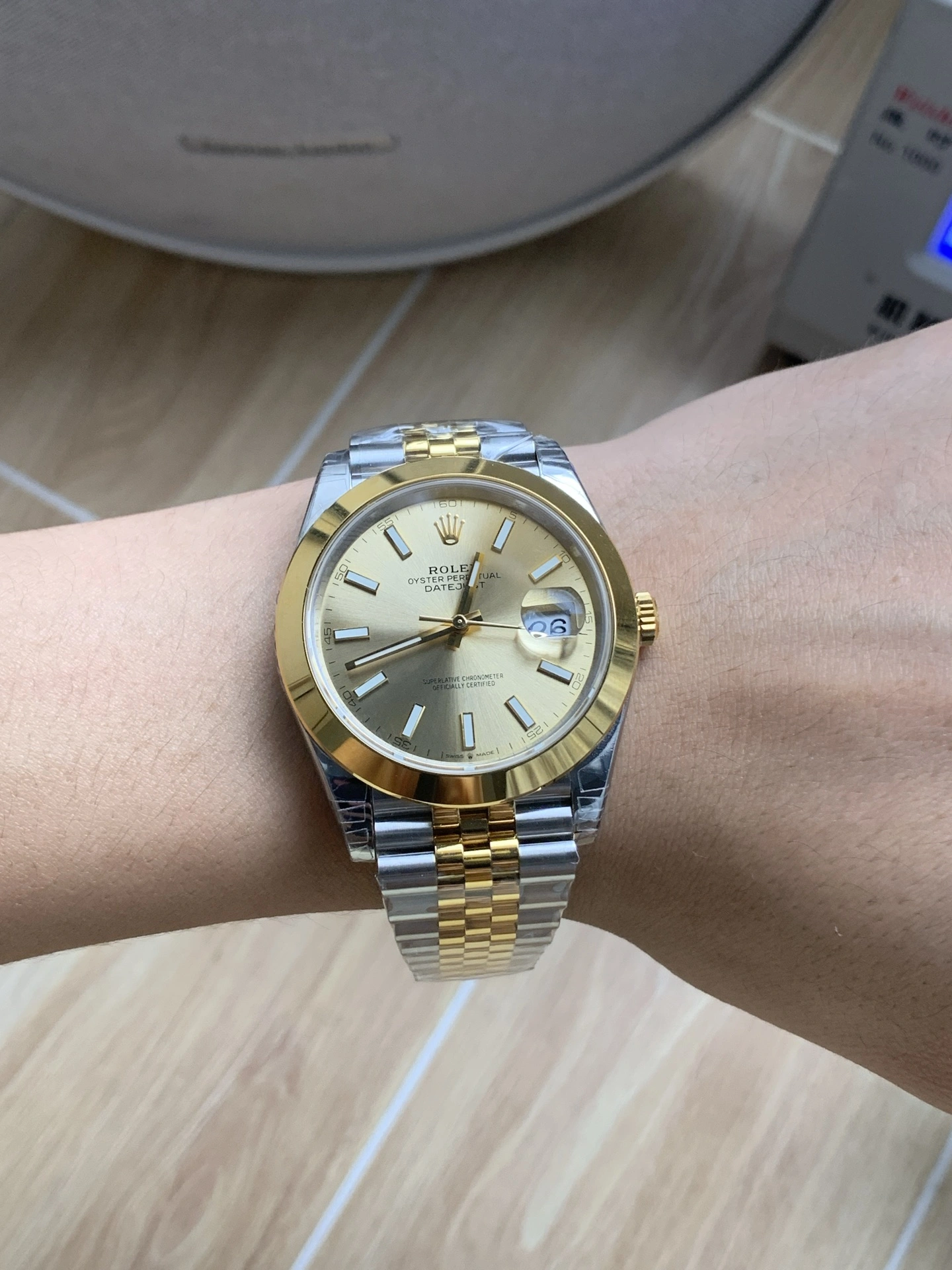 CBD Factory Rolex Datejust 41mm Two-Tone Yellow Gold Champagne Dial Smooth Bezel Jubilee Bracelet (126303) 1:1 Super Clone – DD3235 Movement Stylish 84