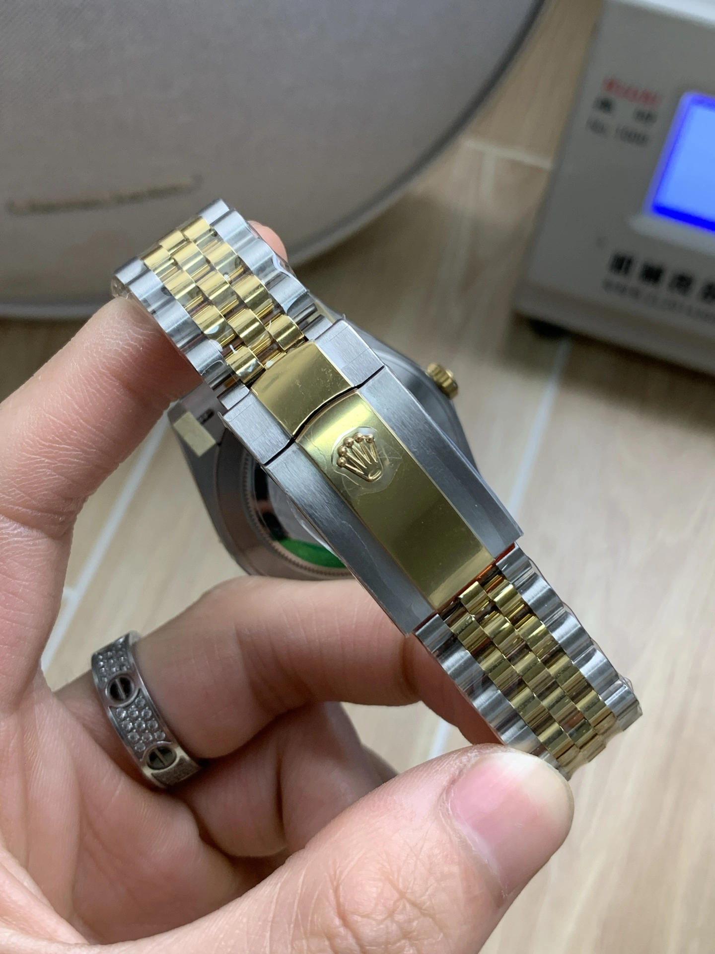 CBD Factory Rolex Datejust 41mm Two-Tone Yellow Gold Champagne Dial Smooth Bezel Jubilee Bracelet (126303) 1:1 Super Clone – DD3235 Movement Stylish 84