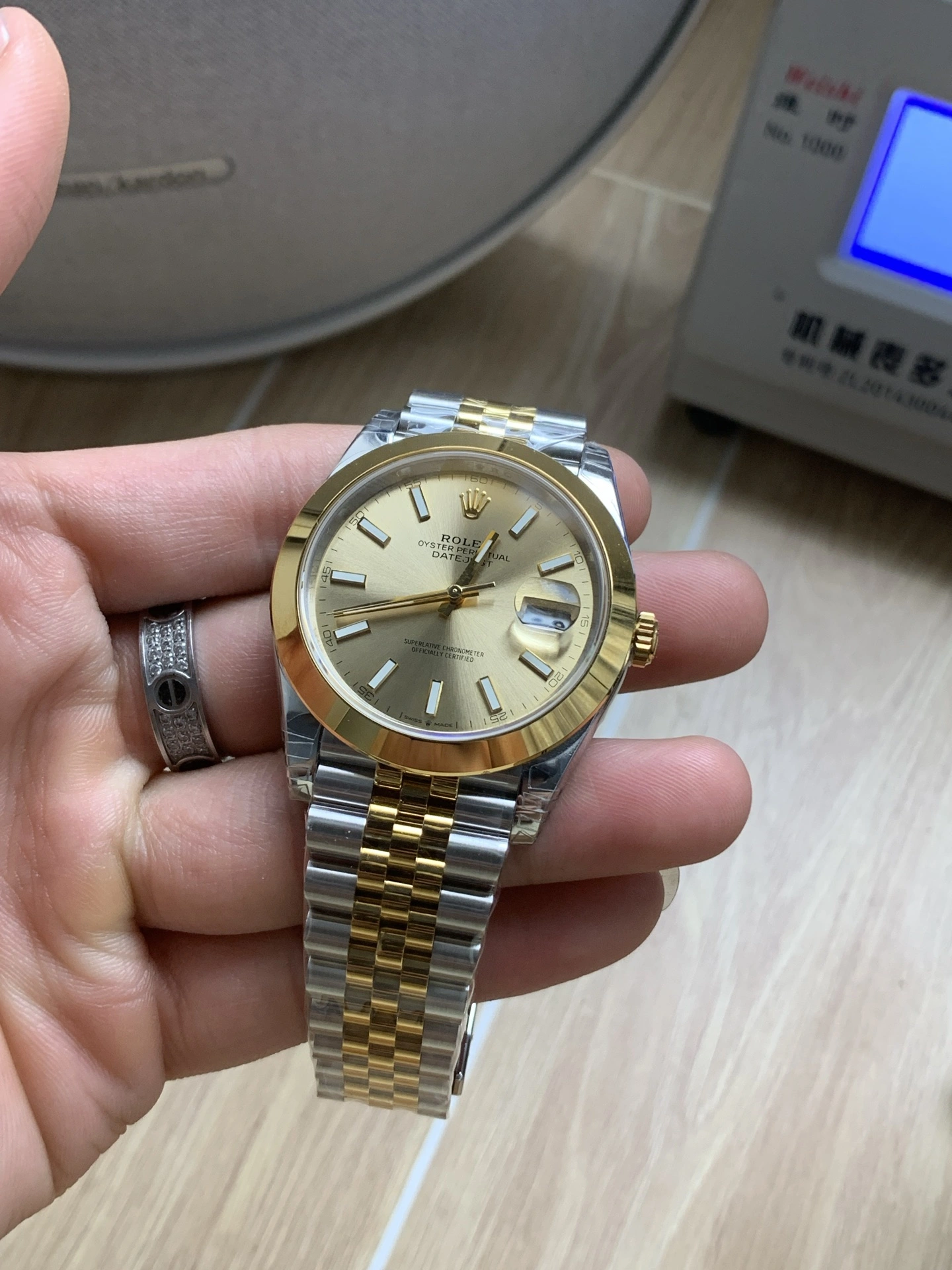 CBD Factory Rolex Datejust 41mm Two-Tone Yellow Gold Champagne Dial Smooth Bezel Jubilee Bracelet (126303) 1:1 Super Clone – DD3235 Movement Stylish 84