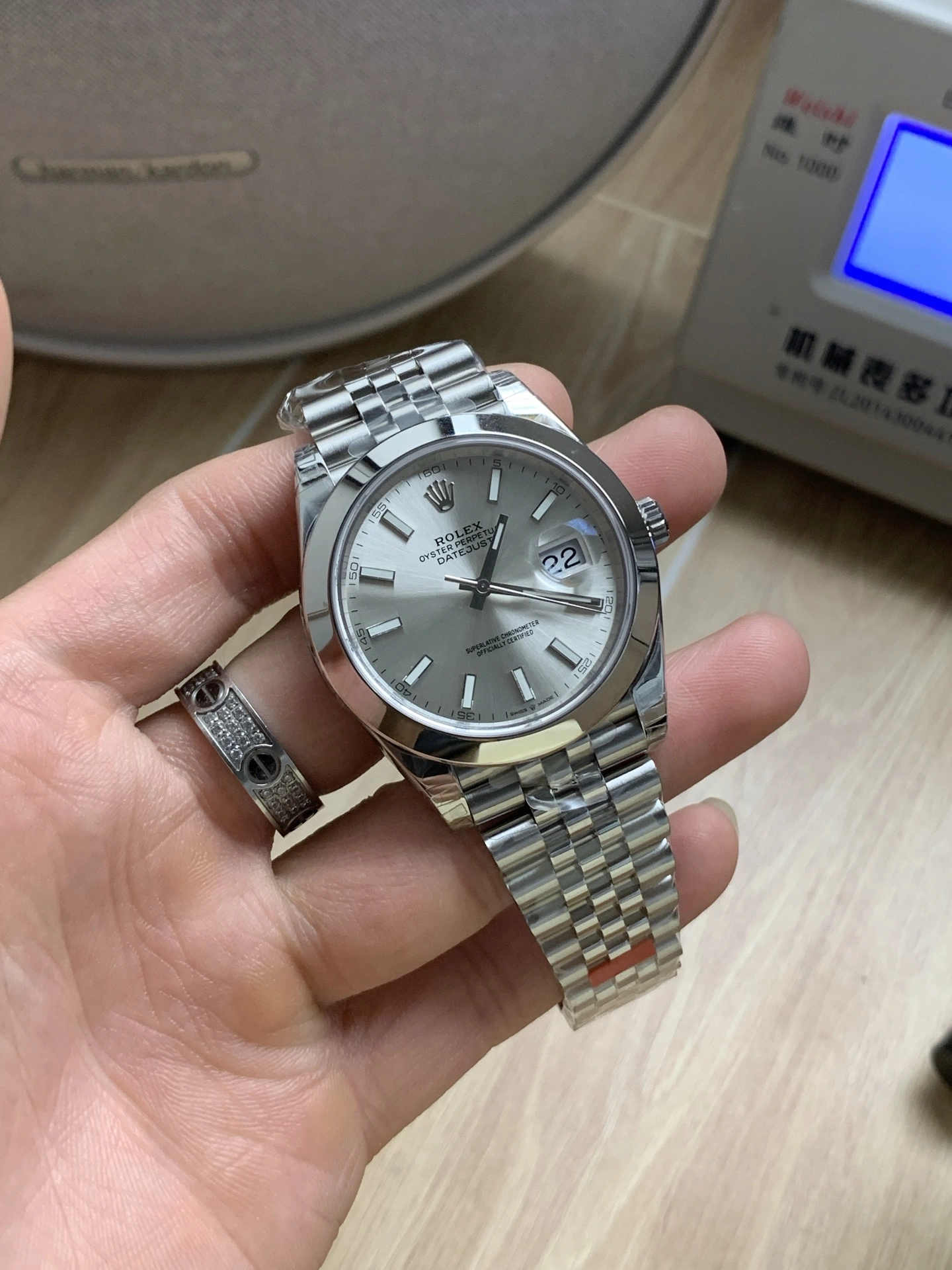 SoftTouch CBD Factory Rolex Datejust 41mm Silver Sunburst Dial Smooth Bezel Jubilee Bracelet (126300) 1:1 Super Clone – DD3235 Movement 71