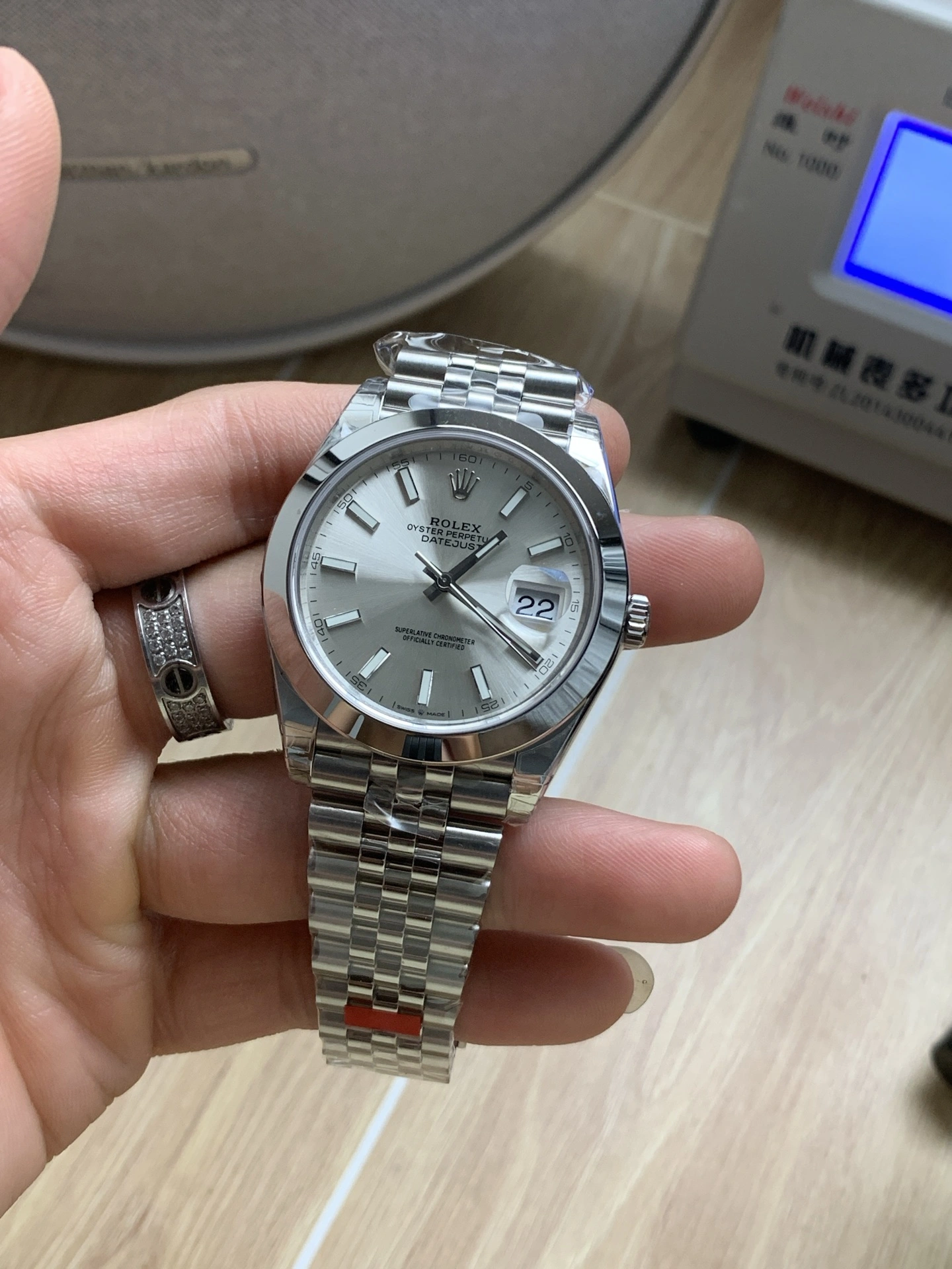 SoftTouch CBD Factory Rolex Datejust 41mm Silver Sunburst Dial Smooth Bezel Jubilee Bracelet (126300) 1:1 Super Clone – DD3235 Movement 71