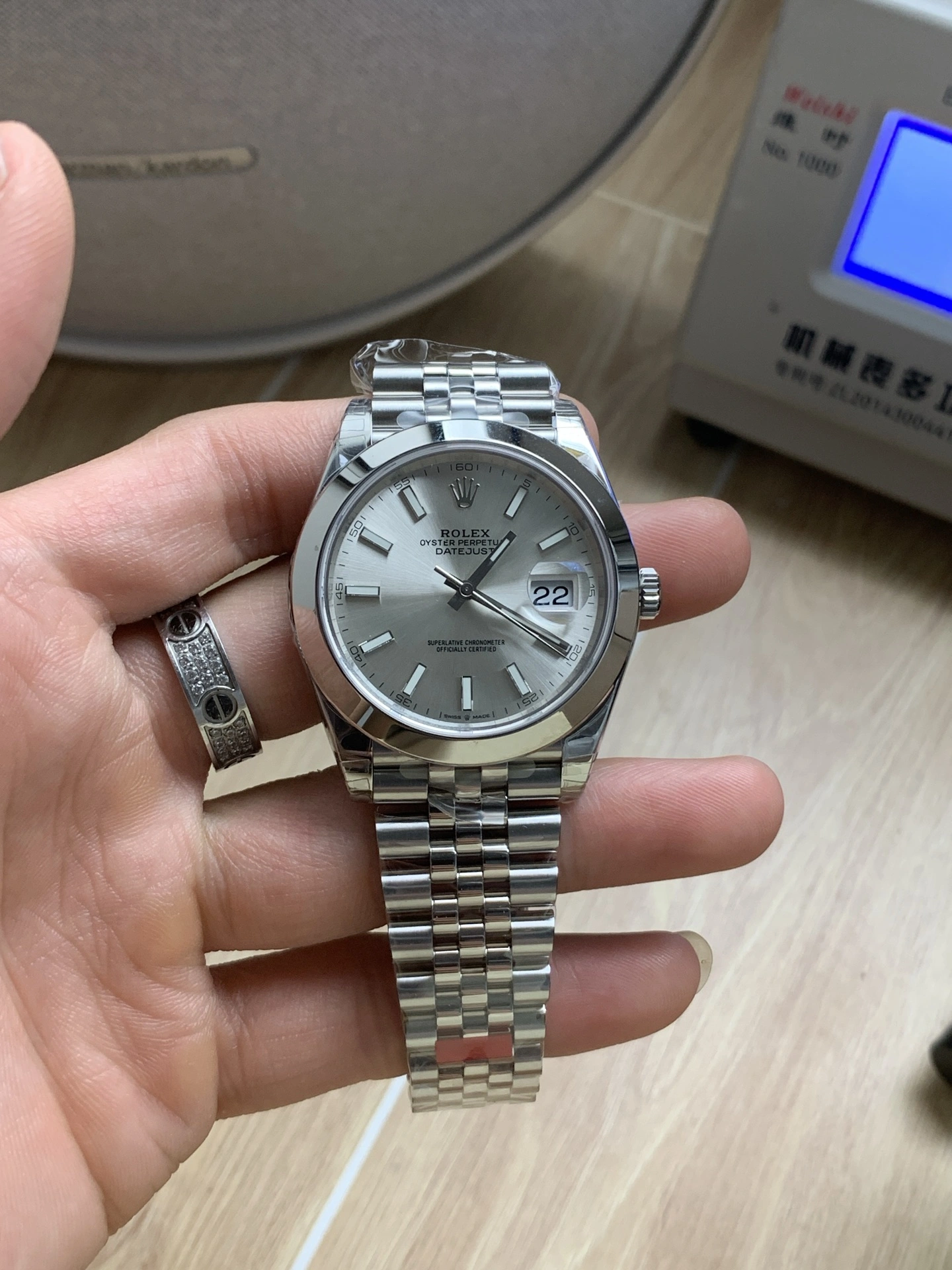 SoftTouch CBD Factory Rolex Datejust 41mm Silver Sunburst Dial Smooth Bezel Jubilee Bracelet (126300) 1:1 Super Clone – DD3235 Movement 71