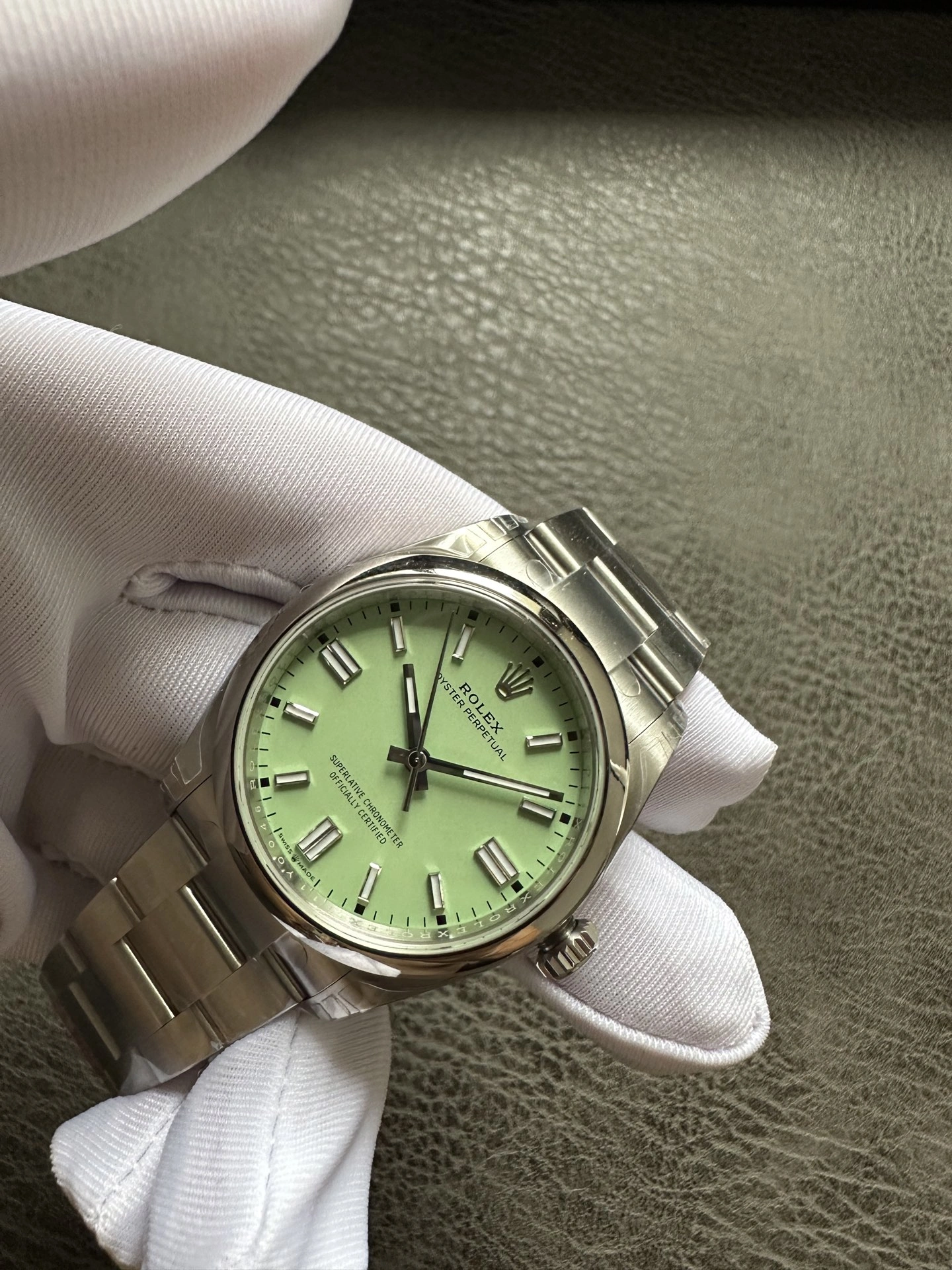 Sporty CBD Factory Rolex Oyster Perpetual 41mm “Pistachio Green” Dial Smooth Bezel Oyster Bracelet (124300) 1:1 Super Clone – DD3230 Movement 163