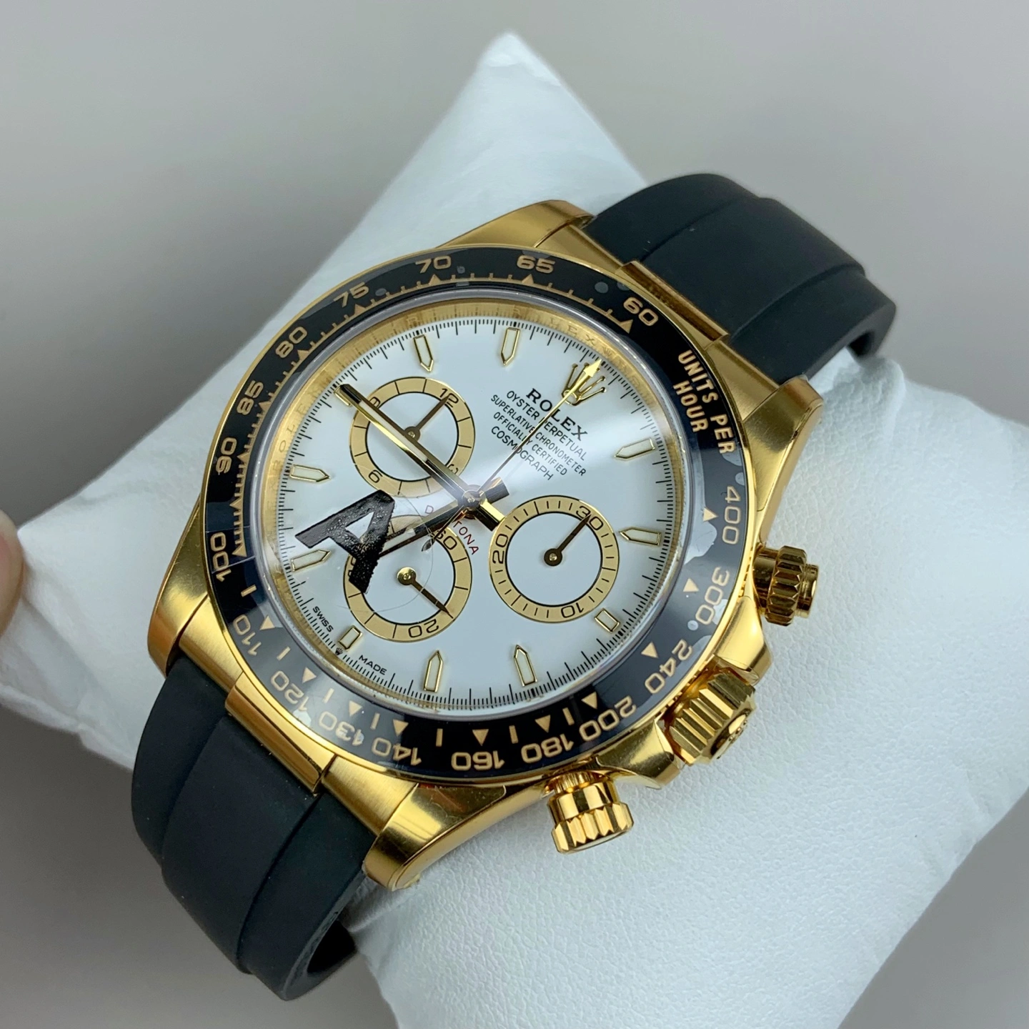 CBD Factory Rolex Cosmograph Daytona Yellow Gold White Dial Rubber Strap (126518LN) 1:1 Super Clone – DD4131 Movement Comfortable 24
