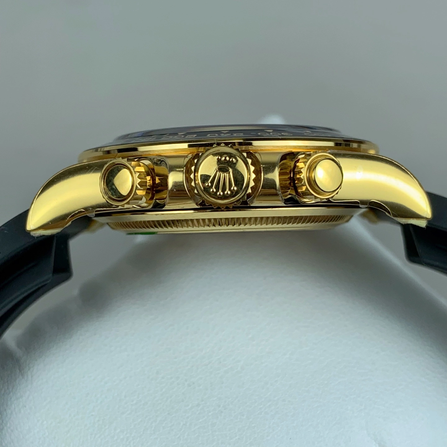 CBD Factory Rolex Cosmograph Daytona Yellow Gold White Dial Rubber Strap (126518LN) 1:1 Super Clone – DD4131 Movement Comfortable 24