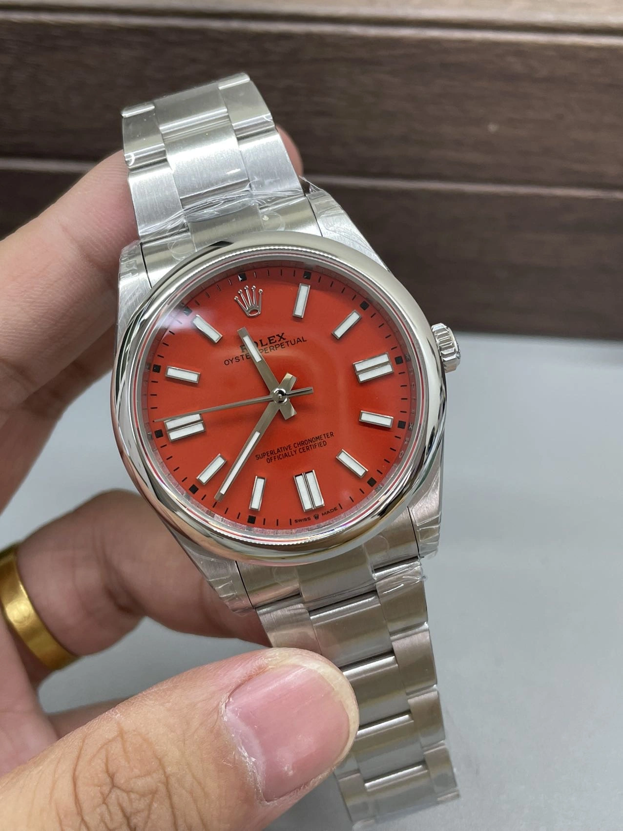CBD Factory Rolex Oyster Perpetual 41mm Coral Red Dial Smooth Bezel Oyster Bracelet (124300) 1:1 Super Clone – DD3230 Movement Effortless 168