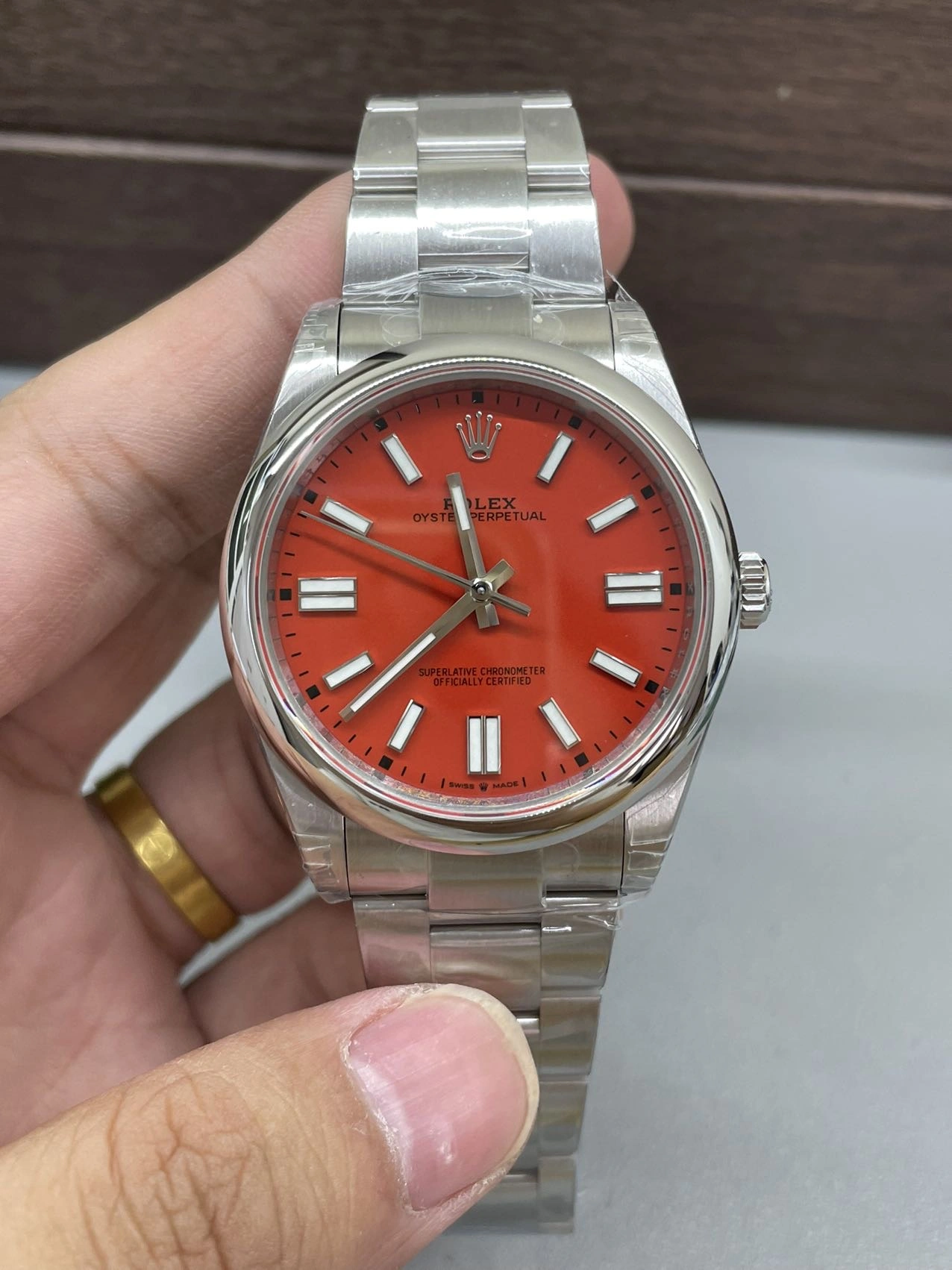 CBD Factory Rolex Oyster Perpetual 41mm Coral Red Dial Smooth Bezel Oyster Bracelet (124300) 1:1 Super Clone – DD3230 Movement Effortless 168