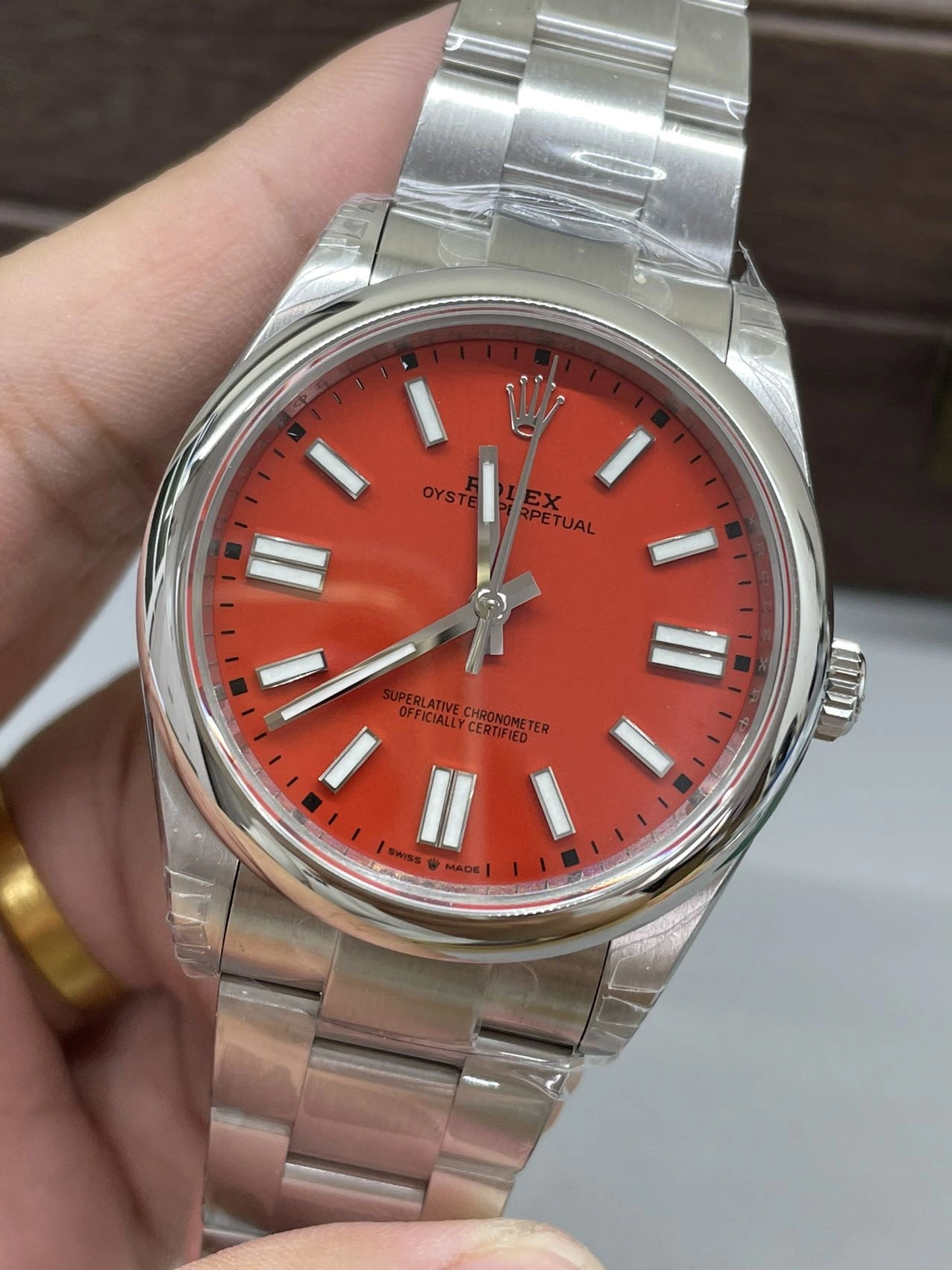 CBD Factory Rolex Oyster Perpetual 41mm Coral Red Dial Smooth Bezel Oyster Bracelet (124300) 1:1 Super Clone – DD3230 Movement Effortless 168