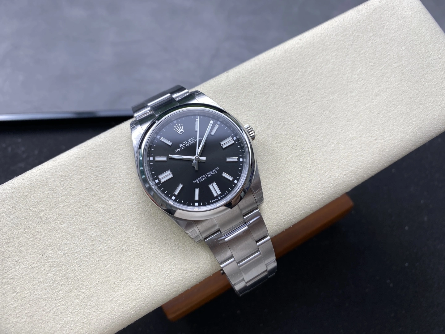 CBD Factory Rolex Oyster Perpetual 41mm  Black Dial Smooth Bezel Oyster Bracelet (124300) 1:1 Super Clone – DD3230 Movement FastDry 166