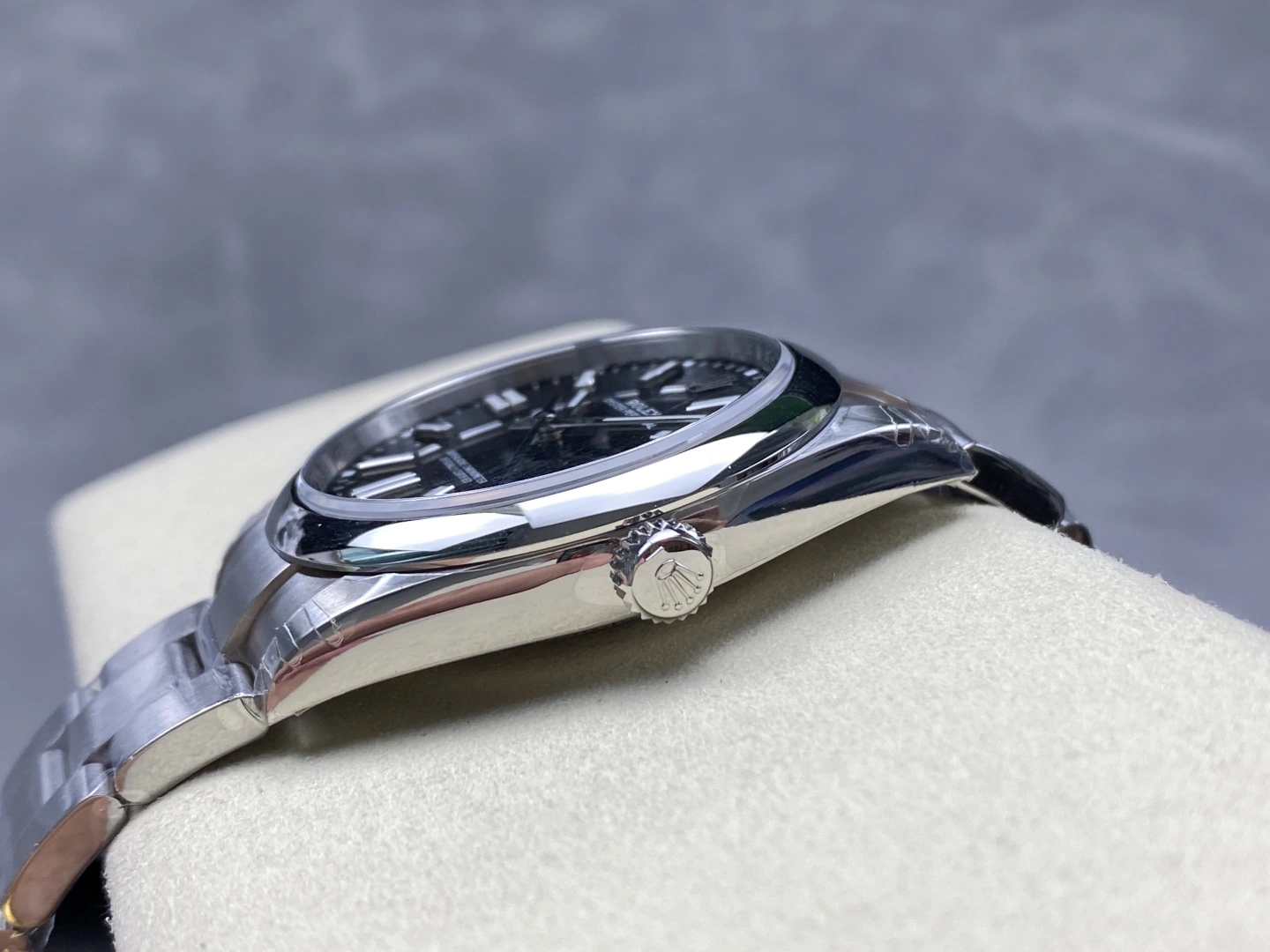 CBD Factory Rolex Oyster Perpetual 41mm  Black Dial Smooth Bezel Oyster Bracelet (124300) 1:1 Super Clone – DD3230 Movement FastDry 166