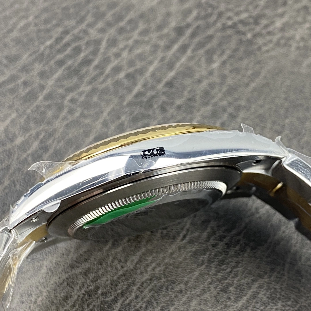 WrinkleFree CBD Factory Rolex Datejust 41mm Two-Tone Yellow Gold Black Sunburst Dial Fluted Bezel Oyster Bracelet (126333) 1:1 Super Clone – DD3235 Movement 83