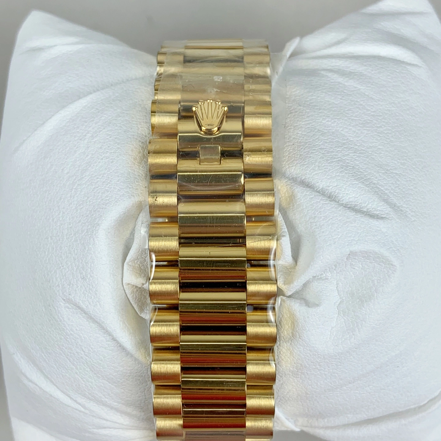 Casual CBD Factory Rolex Day-Date 40 Yellow Gold Champagne Baguette Diamond Dial (228238) V2 1:1 Super Clone – DD3255 Movement 130