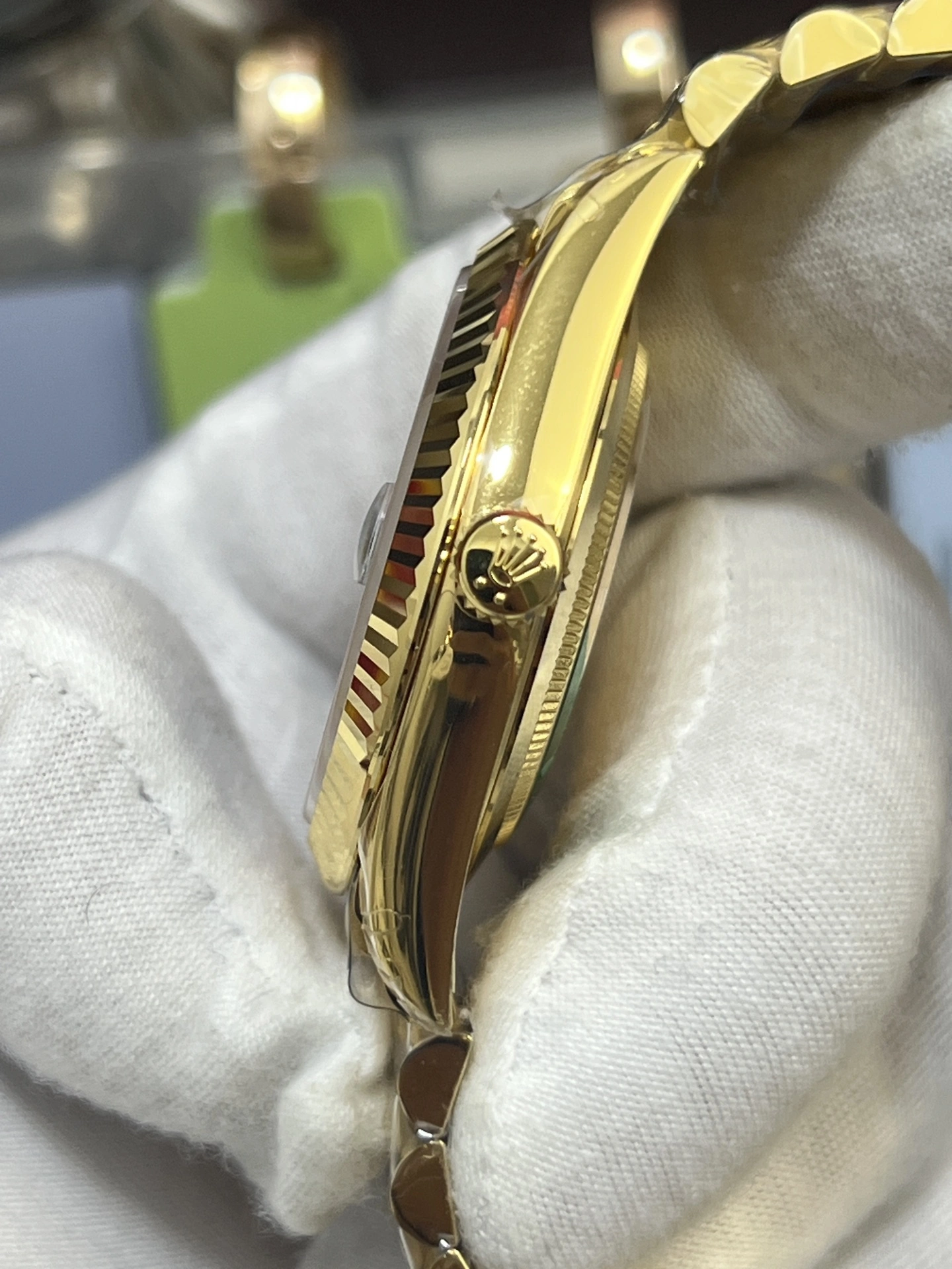 Snug CBD Factory Rolex Day-Date 40 Yellow Gold Green Roman Dial (228238) V2 1:1 Super Clone – DD3255 Movement 132