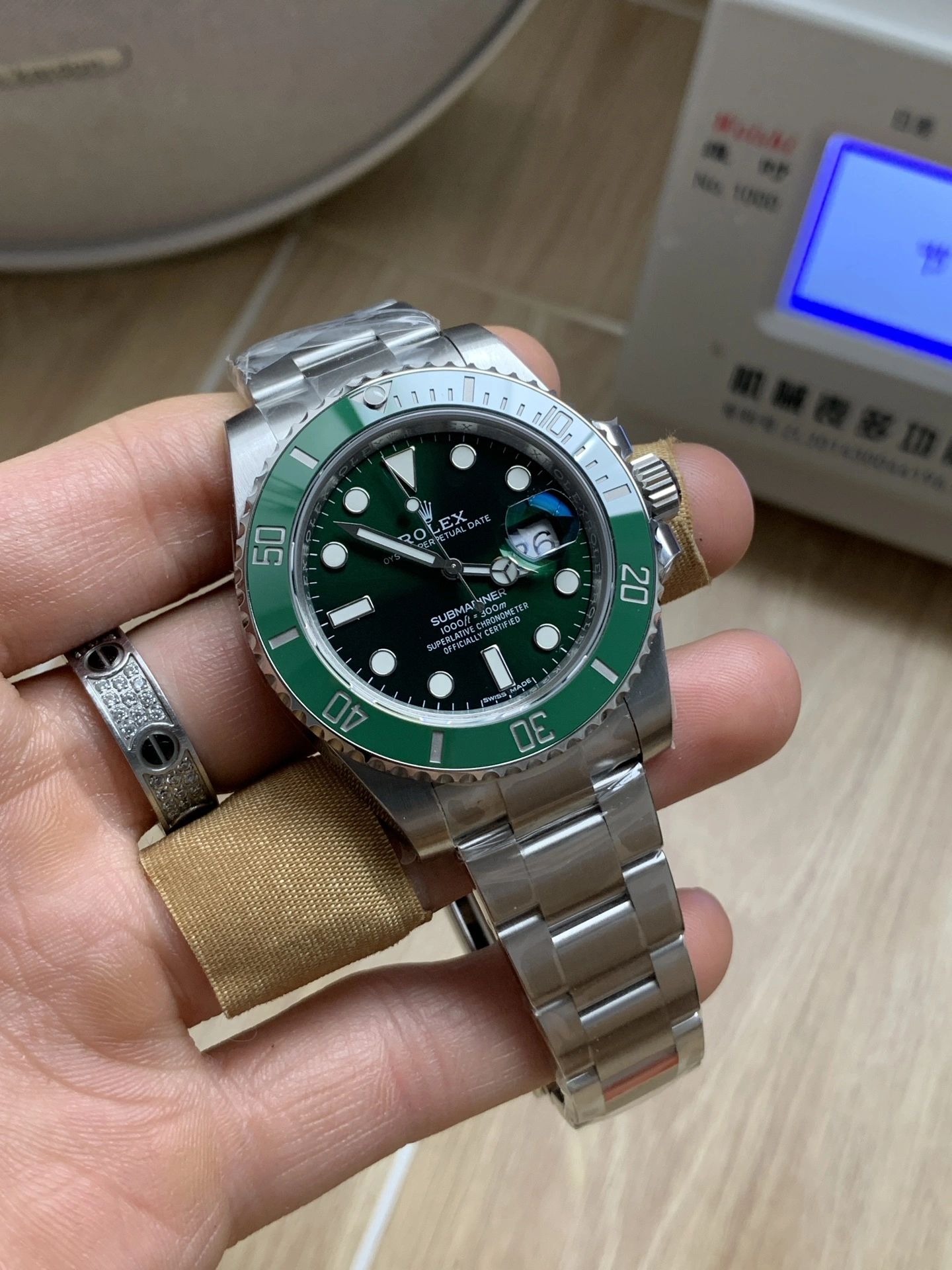 CBD Factory Rolex Submariner Date “Hulk” Green 40mm (116610LV) 1:1 Super Clone – DD3135 Movement RelaxedFit 189