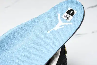 Trophy Room x Air Jordan 1 Low OG “Rookie Card: Home”  HV6157-100
