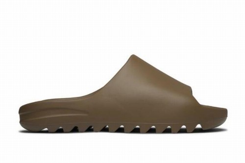 YEEZY SLIDES EARTH BROWN