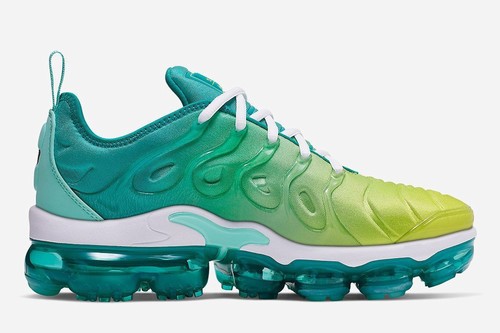 Air VaporMax Plus Women-010
