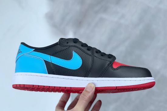 Air Jordan 1 Low OG WMNS UNC to Chicago