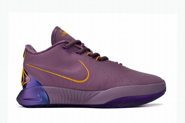 Zoom LeBron 21 Low Purple