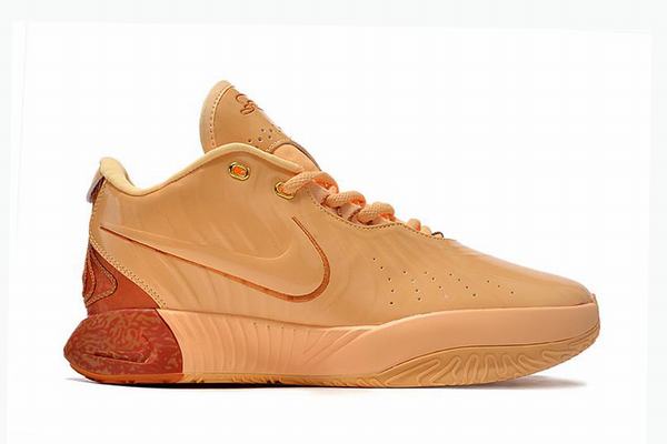 Zoom LeBron 21 Low Wheat Women