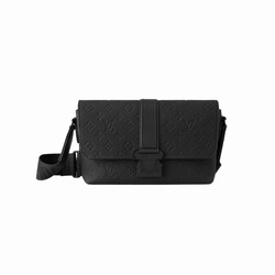 M23741 Taurillon Monogram embossed cowhide leather Cowhide-leather trim Textile lining S-Cape Messenger 1 M23741 Taurillon Monogram embossed cowhide leather Cowhide-leather trim Textile lining S-Cape Messenger