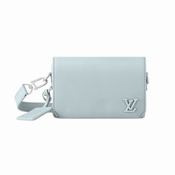 M82804 Cloud Blue Cowhide leather Cowhide-leather trim Textile lining Fastline Wearable Wallet 1 M82804 Cloud Blue Cowhide leather Cowhide-leather trim Textile lining Fastline Wearable Wallet