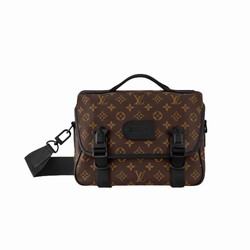 M46972 Monogram Macassar coated canvas Cowhide-leather trim Textile lining LV Trail Messenge 1 M46972 Monogram Macassar coated canvas Cowhide-leather trim Textile lining LV Trail Messenge