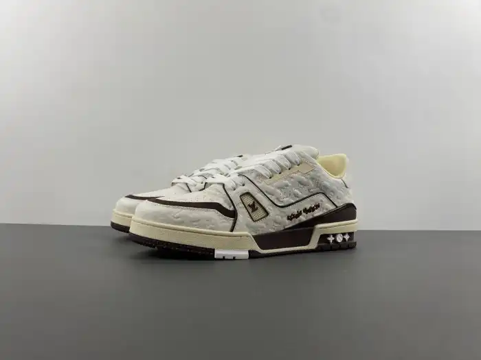 LV TRAINER SNEAKER 24052406