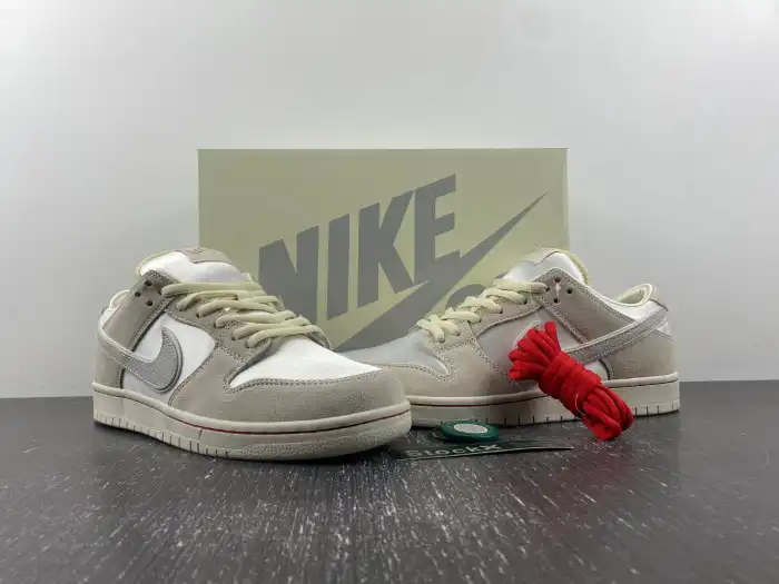 Nike SB Dunk Low City of Love FZ5654-100