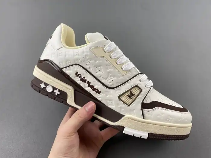 LV TRAINER SNEAKER 24052406