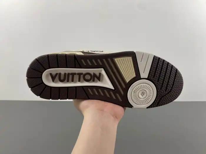 LV TRAINER SNEAKER 24052406