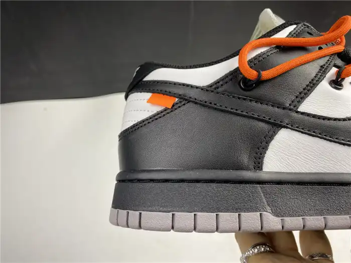 OFF-WHITE X NIKE DUNK LOW CT0856 -001