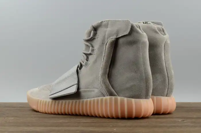 ADIDAS YEEZY 750 BOOST LIGHT GREY GUM GLOW DARK BB1840