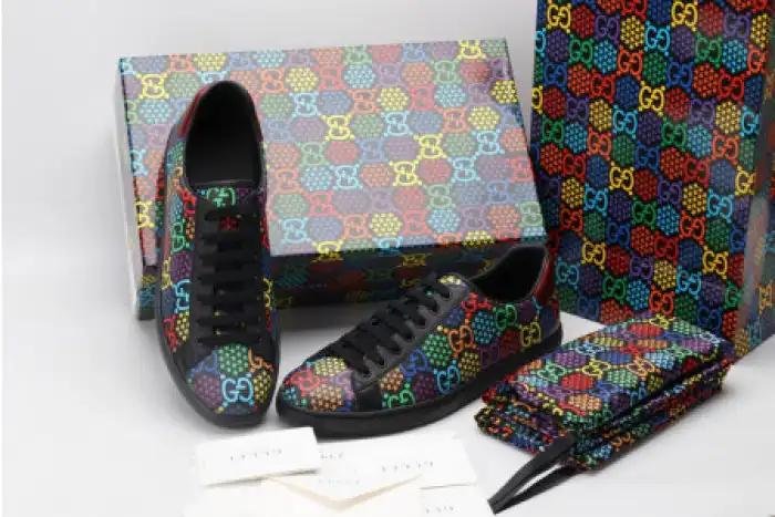 GUCC ACE EMBROIDERED LOW-TOP SNEAKER 610085 H2020 1110