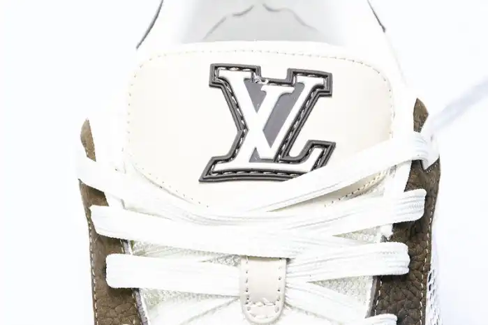 LV TRAINER SNEAKER 24051004