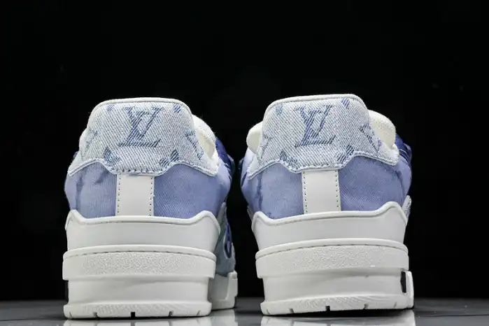 LV TRAINER SNEAKER 24070403