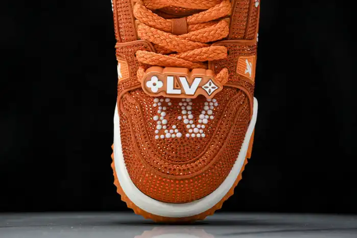 LV TRAINER MAXI 24111601