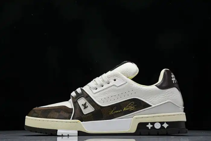 LV TRAINER SNEAKER 24051006