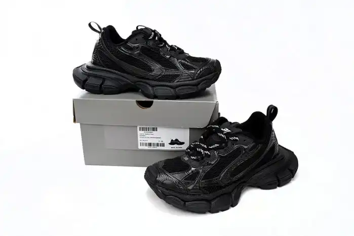 BLCG 3XL SNEAKER 734733 W2RC6 0203