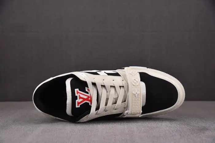 LV TRAINER SNEAKER 24072204