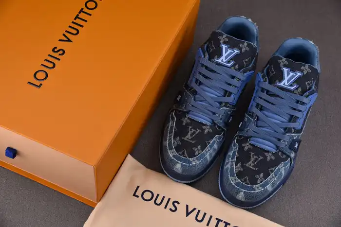 LV TRAINER SNEAKER 2406205