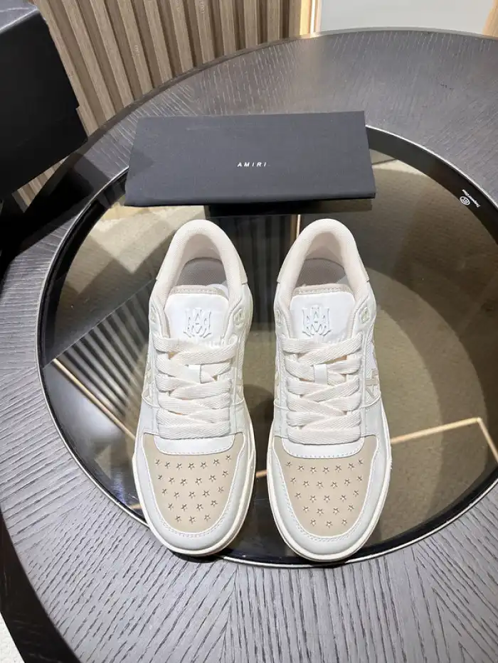 AR1M1 Low-Top Sneaker