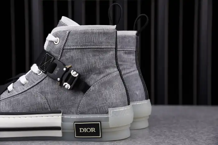 DR B23 OBLIQUE HIGH TOP SNEAKER